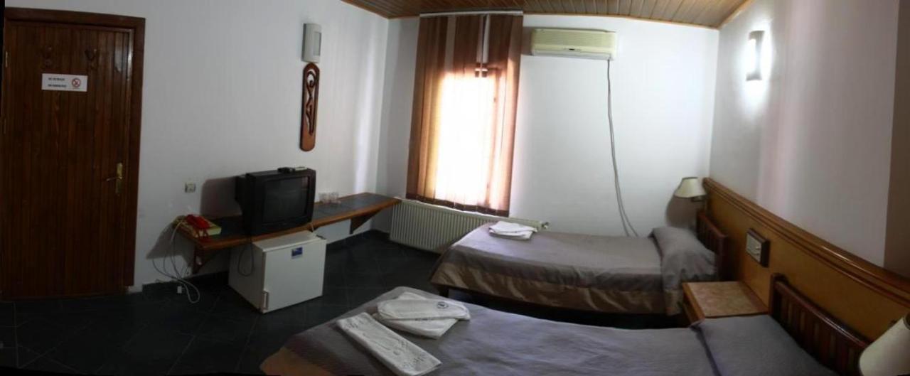 Albatros Hotel Calarasi  Buitenkant foto