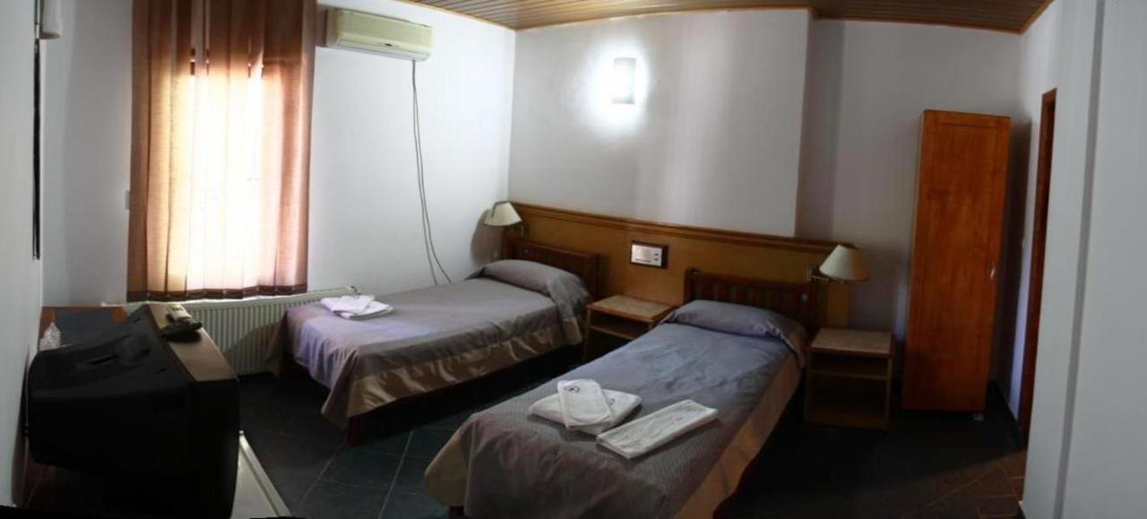 Albatros Hotel Calarasi  Buitenkant foto